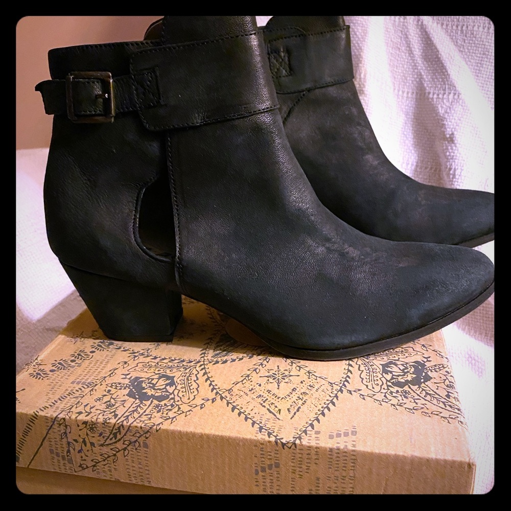 New!!! Sz 10 ~Free People Black Leather Booties